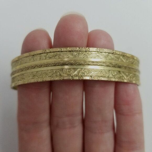 Vintage Gold Tone Bangle Bracelet, Retro Design, NIce Size, Stacking Estate - Picture 6 of 6